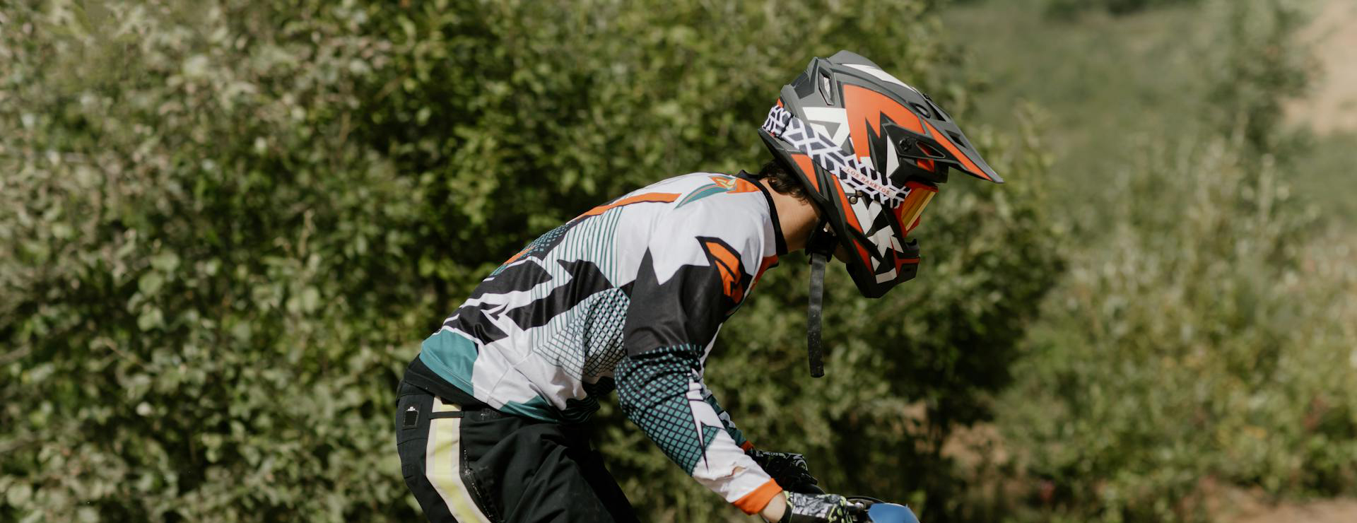 Voorkant 3 Voorkant -Motoraccessoires pexels cottonbro 5803270